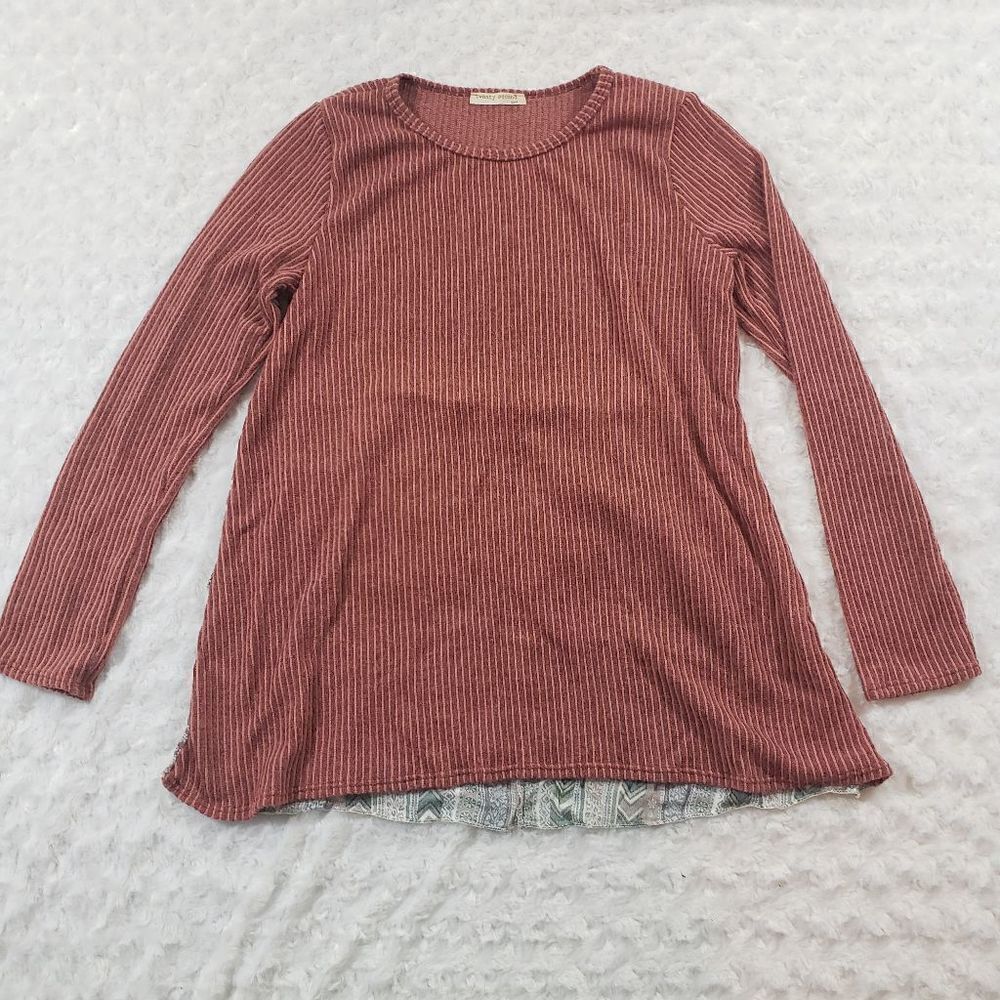 Twenty Second size large corduroy maroon blouse with ruffled patterned back.